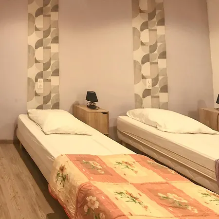 Maison Charmante A Avec Piscine Privee بيت للعطل *