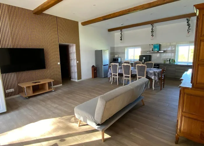 Maison Charmante à Avec Piscine Privée *